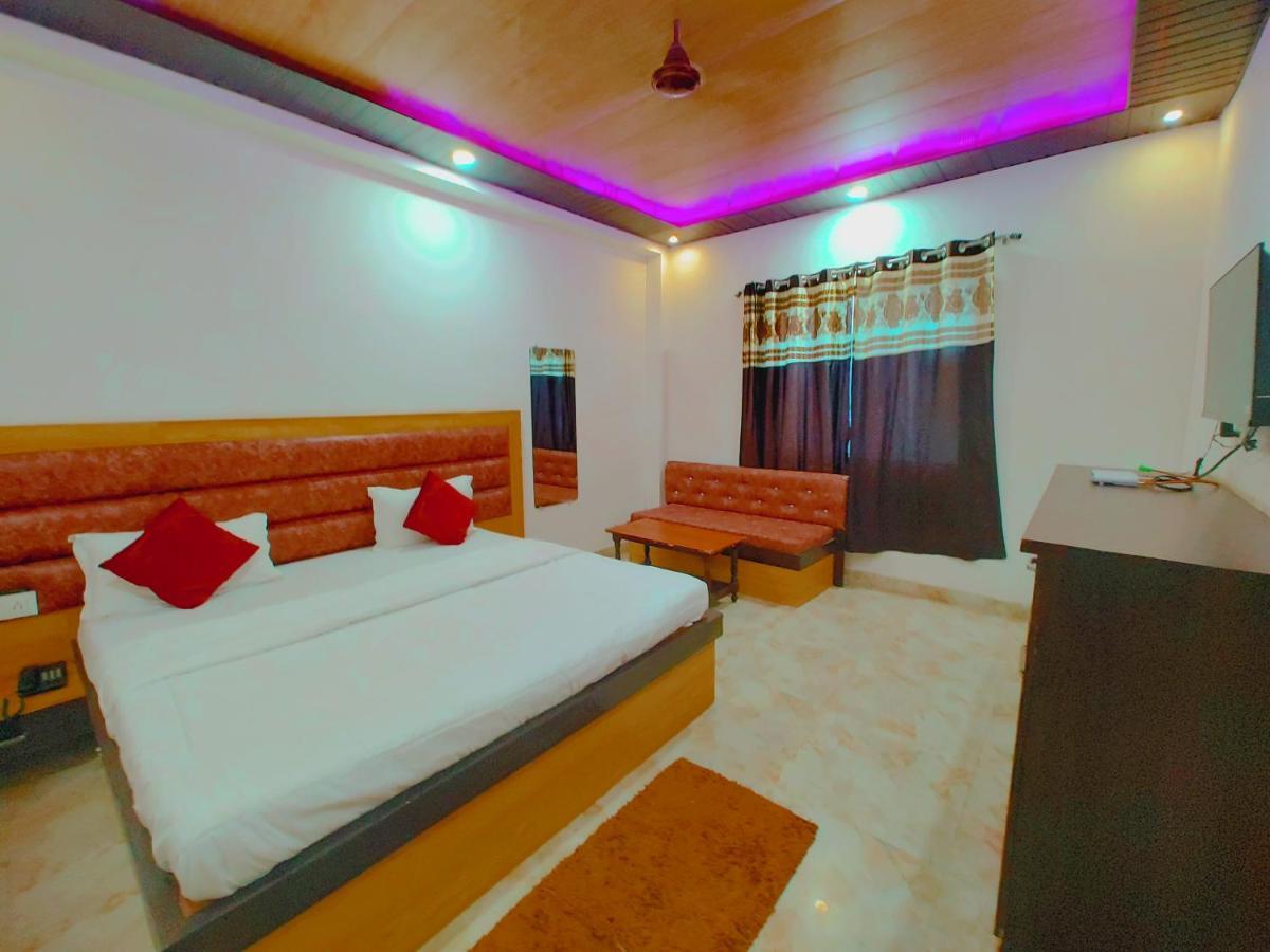 Elegance Hotel And Banquet Ayodhya Екстериор снимка