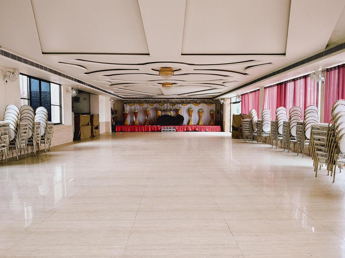 Elegance Hotel And Banquet Ayodhya Екстериор снимка