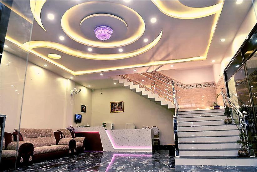 Elegance Hotel And Banquet Ayodhya Екстериор снимка