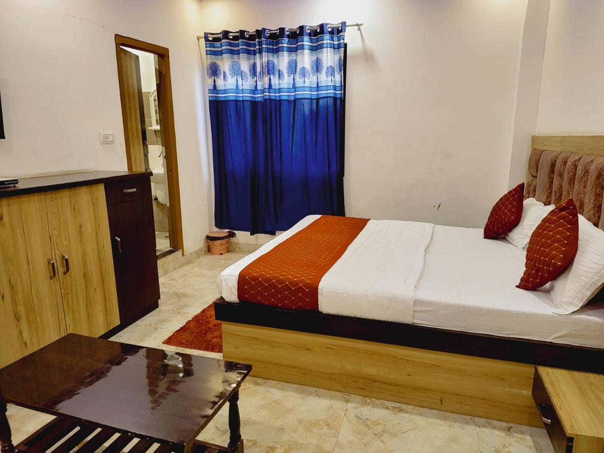 Elegance Hotel And Banquet Ayodhya Екстериор снимка