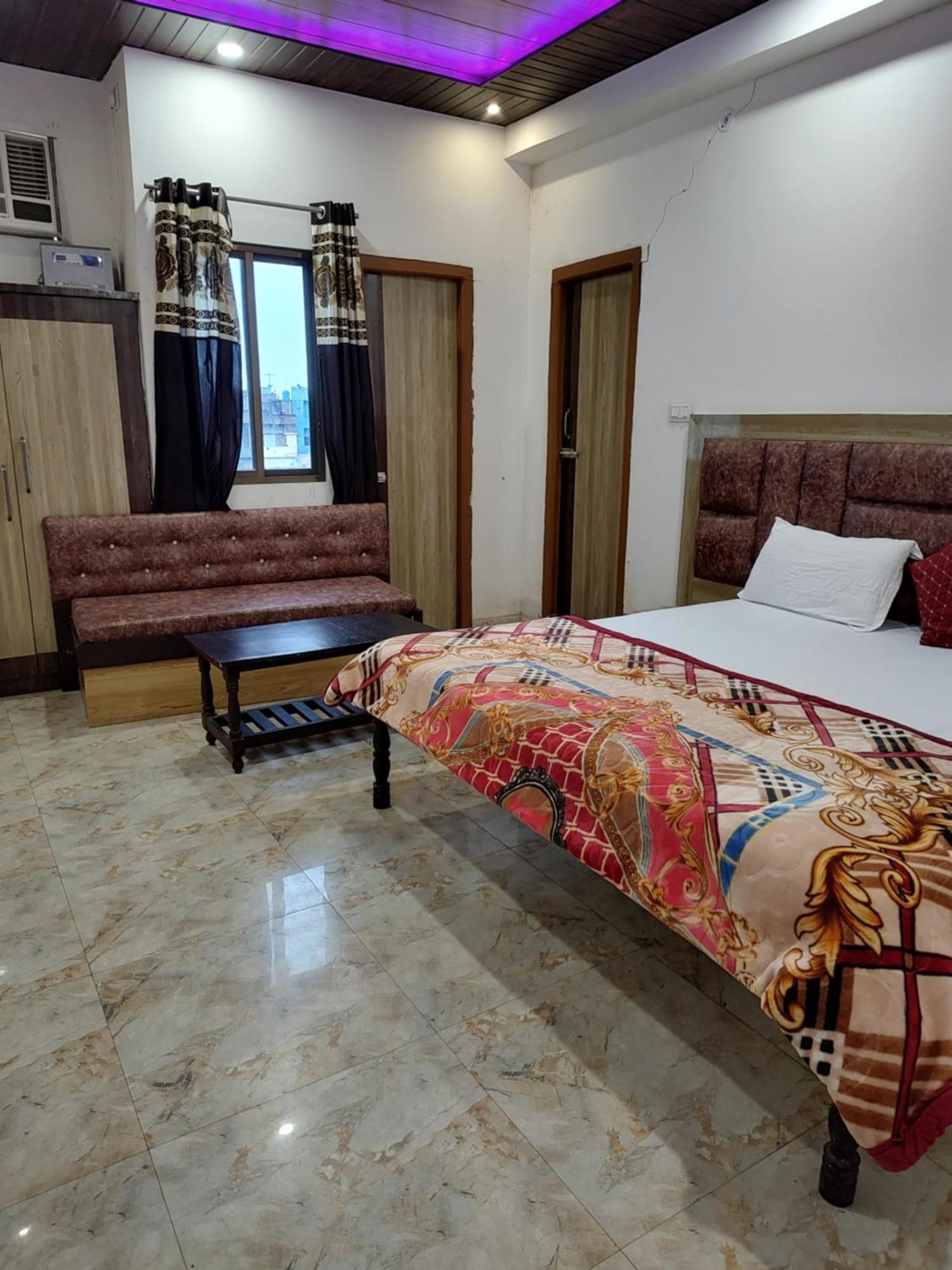 Elegance Hotel And Banquet Ayodhya Екстериор снимка