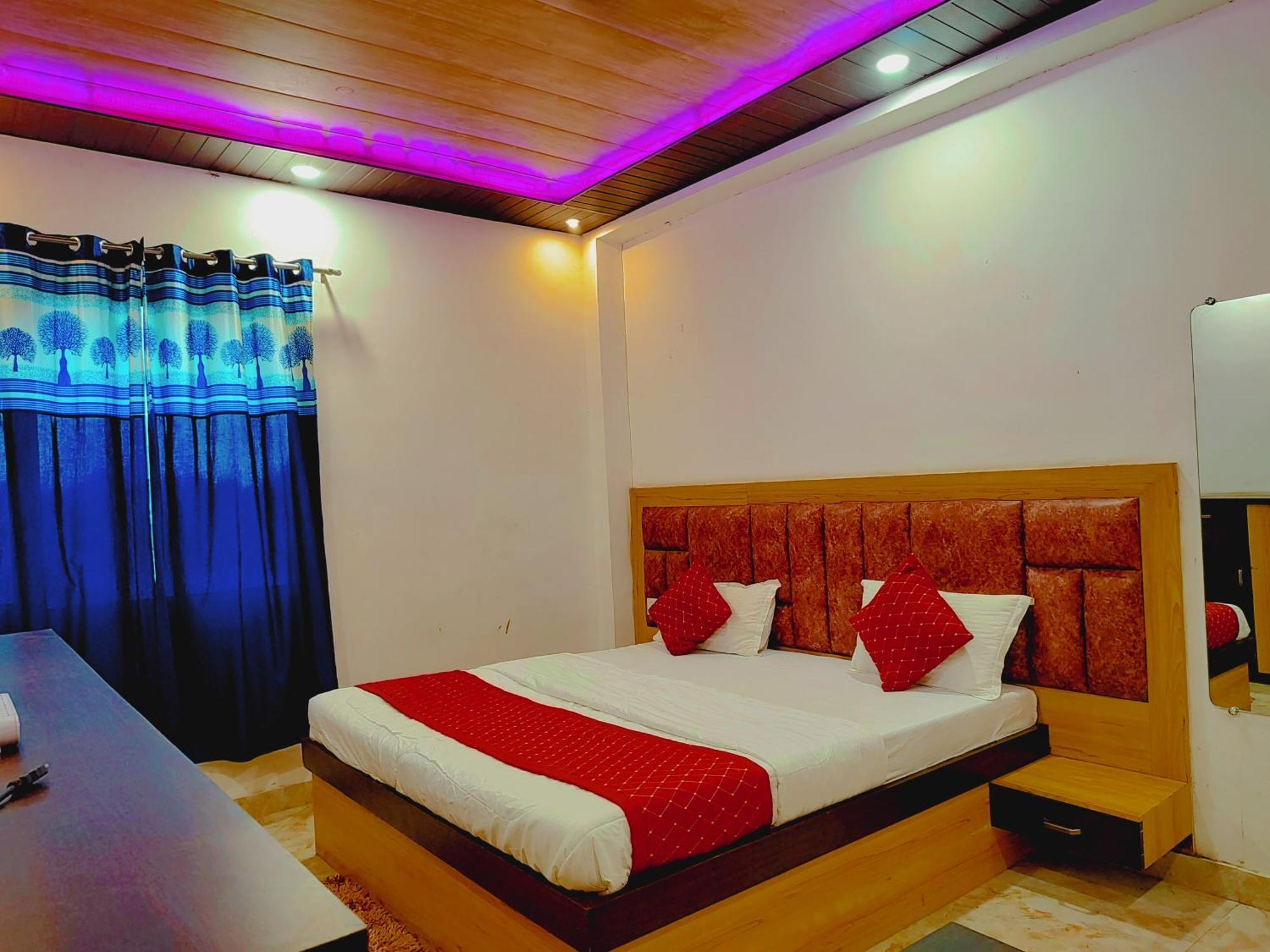 Elegance Hotel And Banquet Ayodhya Екстериор снимка