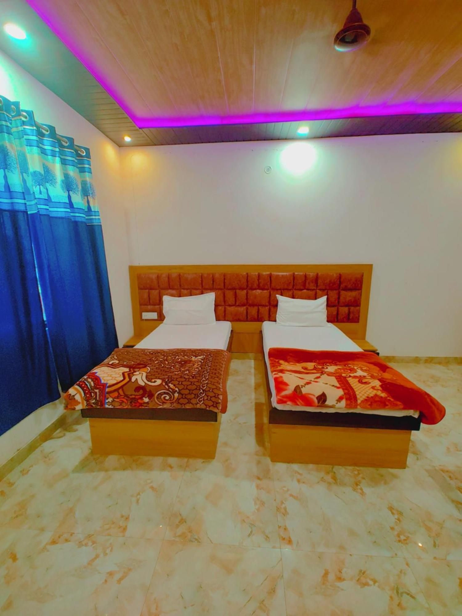 Elegance Hotel And Banquet Ayodhya Екстериор снимка
