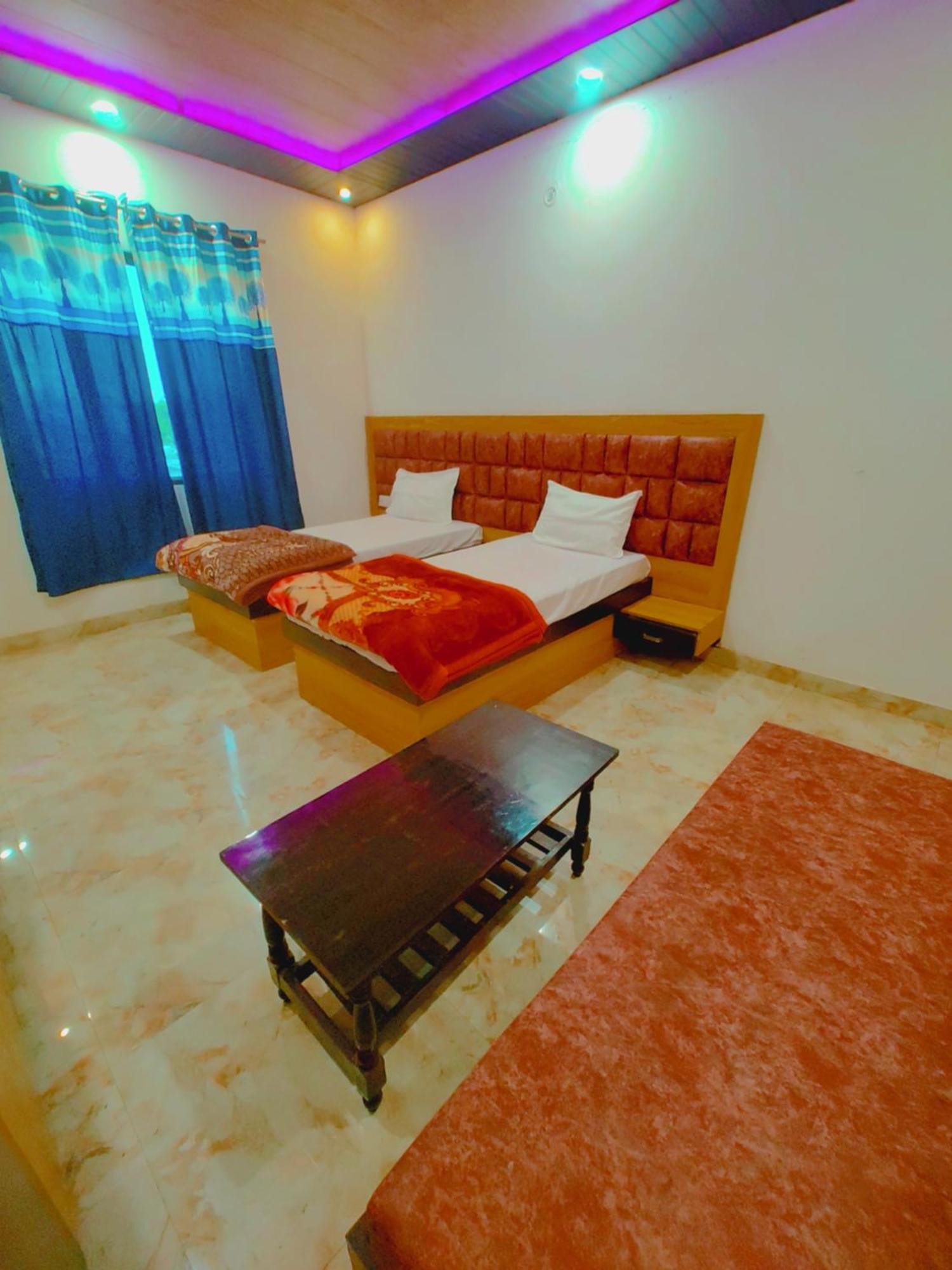 Elegance Hotel And Banquet Ayodhya Екстериор снимка