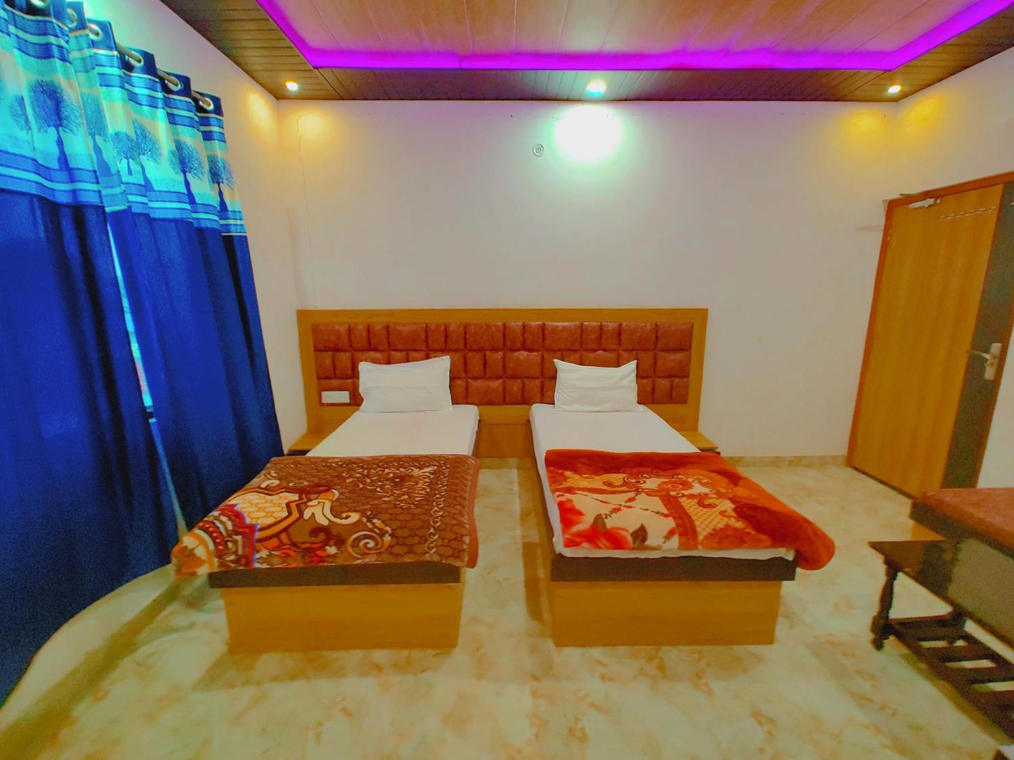 Elegance Hotel And Banquet Ayodhya Екстериор снимка
