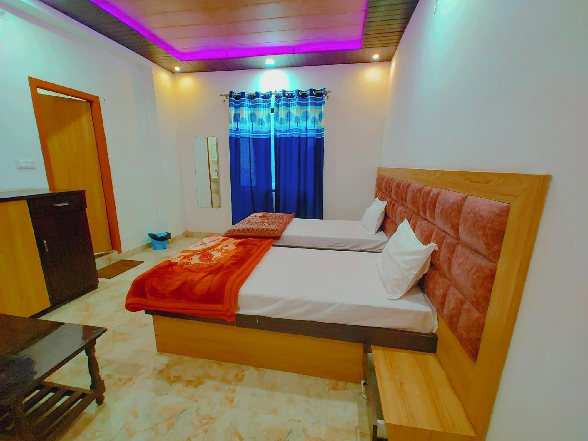 Elegance Hotel And Banquet Ayodhya Екстериор снимка