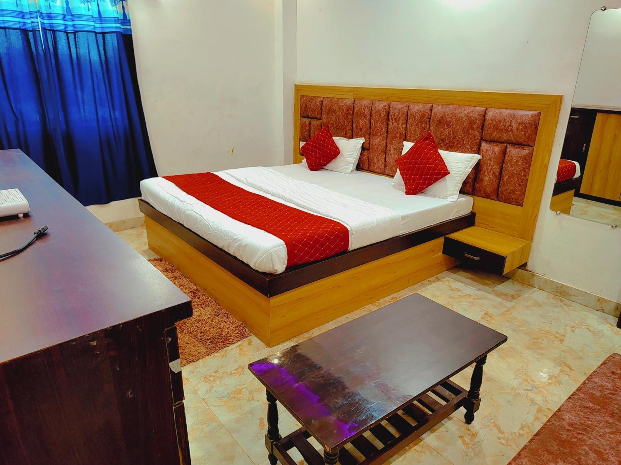 Elegance Hotel And Banquet Ayodhya Екстериор снимка