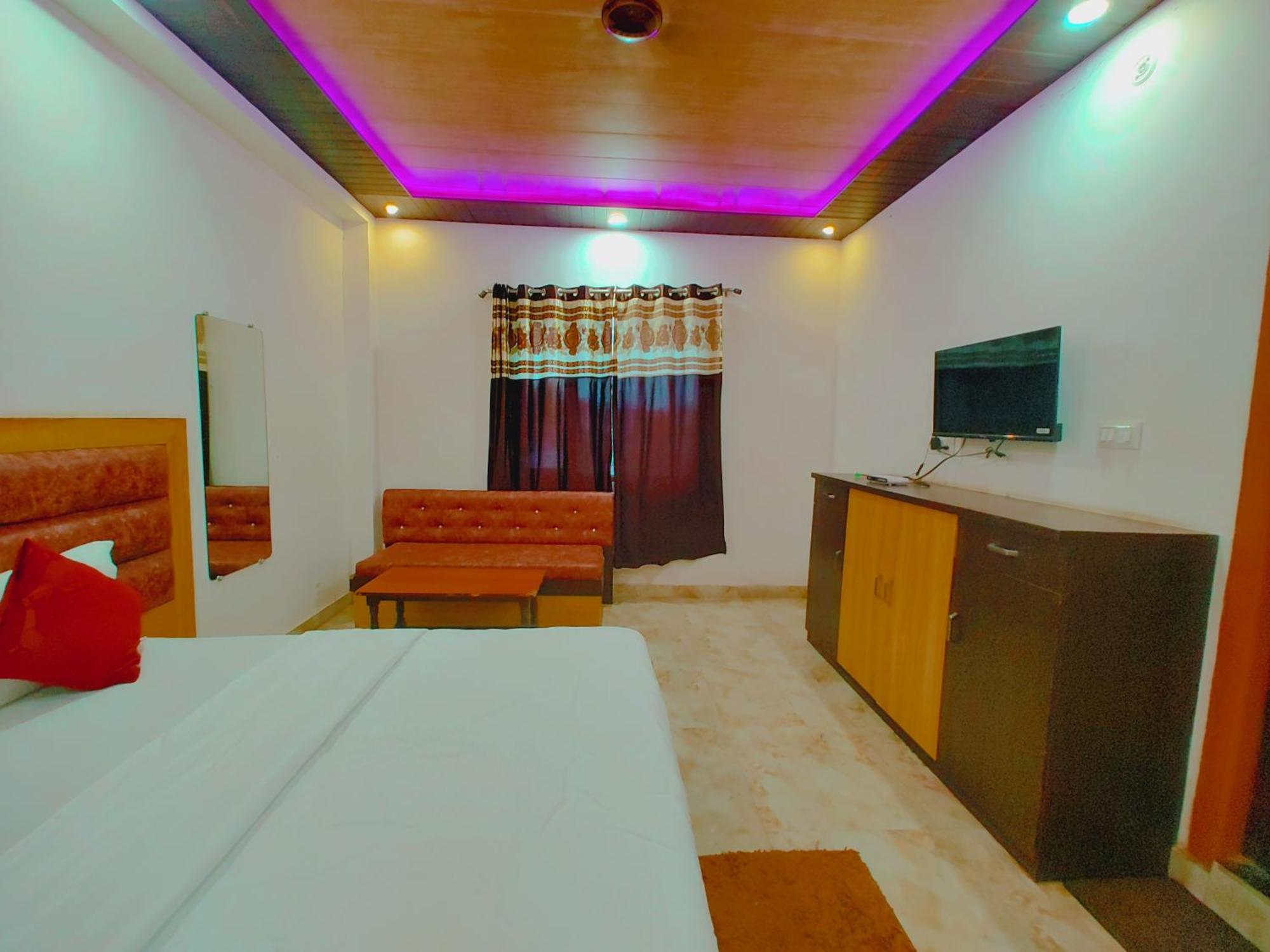 Elegance Hotel And Banquet Ayodhya Екстериор снимка
