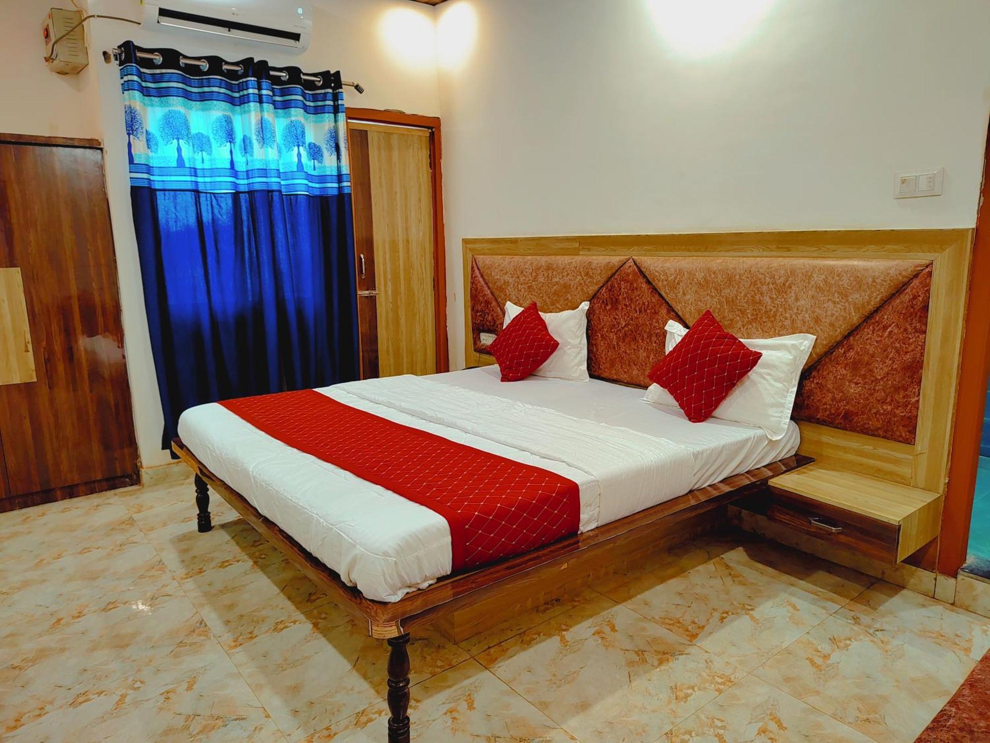 Elegance Hotel And Banquet Ayodhya Екстериор снимка